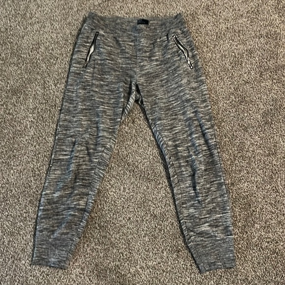 GAP Pants - Grey gap sweats with black zip up pockets